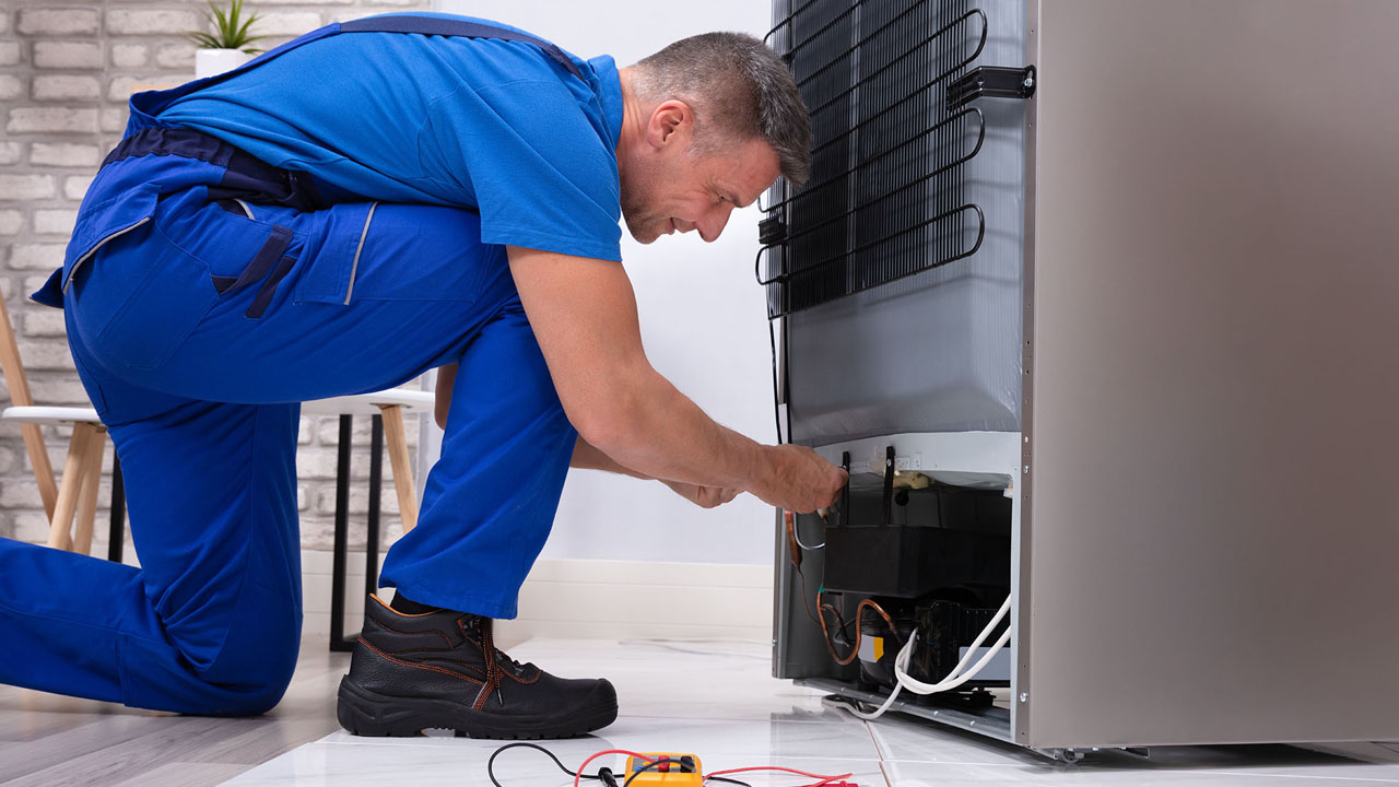 How to Choose the Right Commercial Fridge Technician